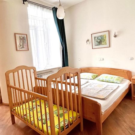 Jasmin Apt With Balcony At Republic Square & Ruben Tours Διαμέρισμα Γιερεβάν Εξωτερικό φωτογραφία