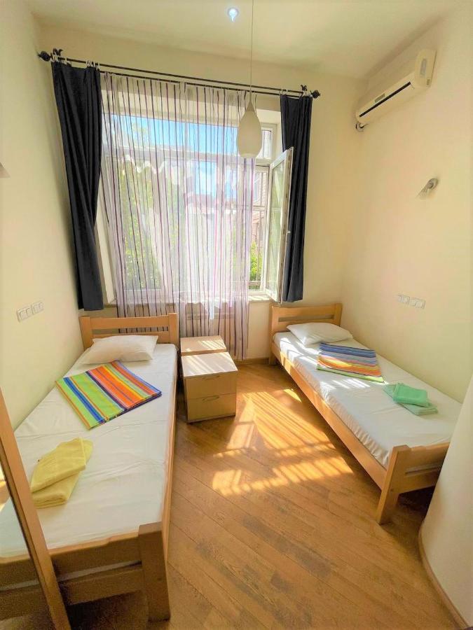 Jasmin Apt With Balcony At Republic Square & Ruben Tours Διαμέρισμα Γιερεβάν Εξωτερικό φωτογραφία