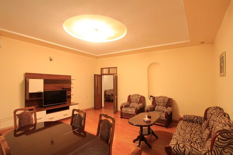 Jasmin Apt With Balcony At Republic Square & Ruben Tours Διαμέρισμα Γιερεβάν Εξωτερικό φωτογραφία