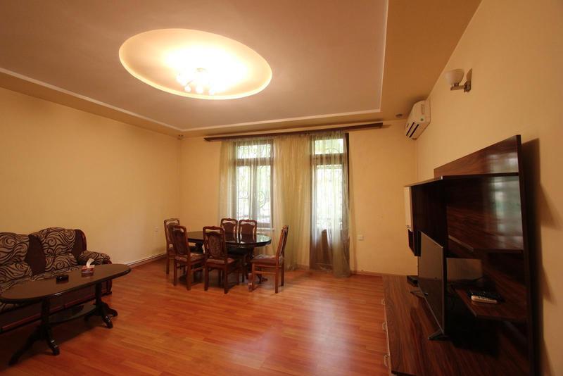 Jasmin Apt With Balcony At Republic Square & Ruben Tours Διαμέρισμα Γιερεβάν Εξωτερικό φωτογραφία